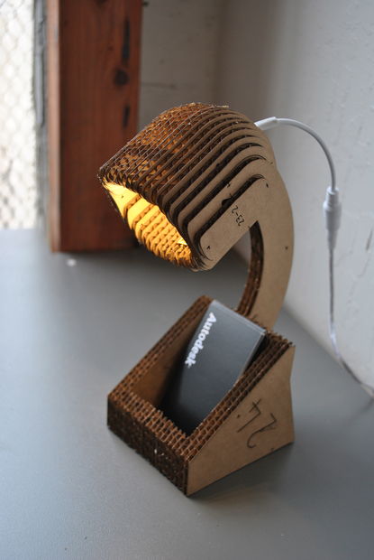 cardboard-desk-lamp